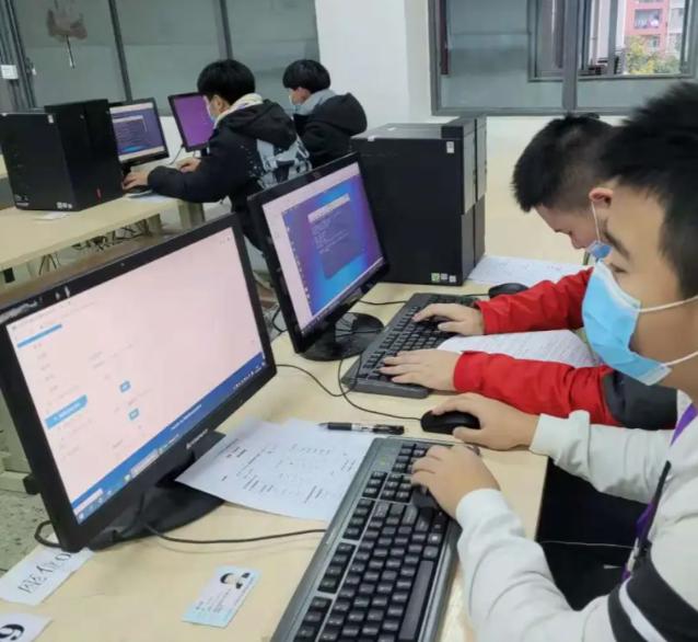假如校园能提供让学生学习怎么评价AI所